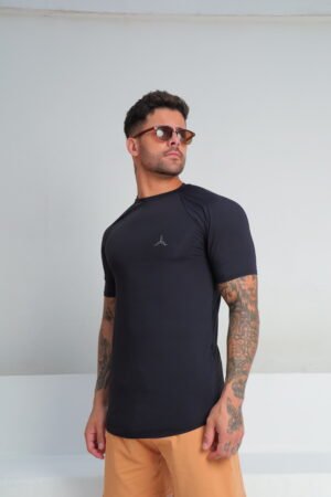 CAMISETA FUSION FIT PRETA