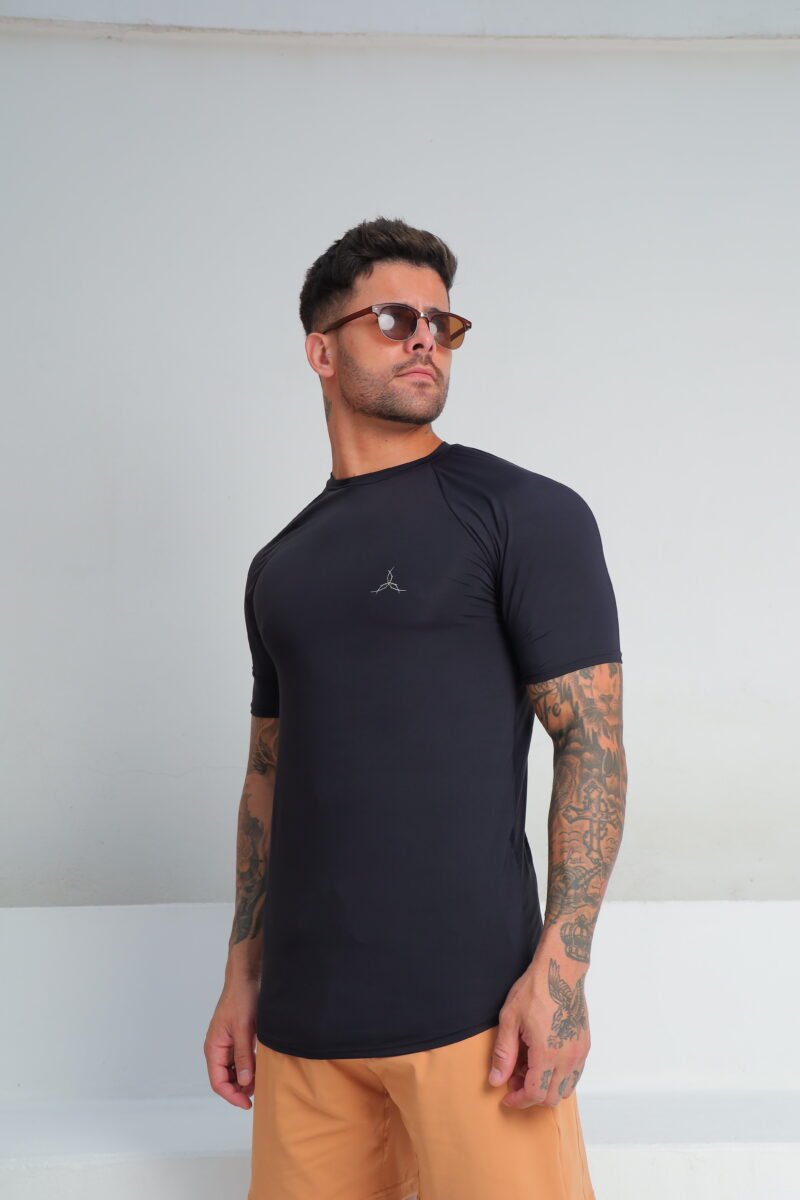 CAMISETA FUSION FIT PRETA
